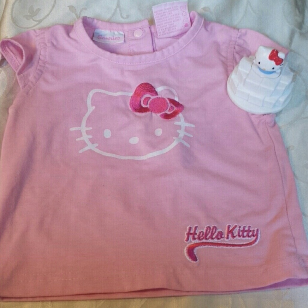 🩶 Baby Hello Kitty shirt / decor